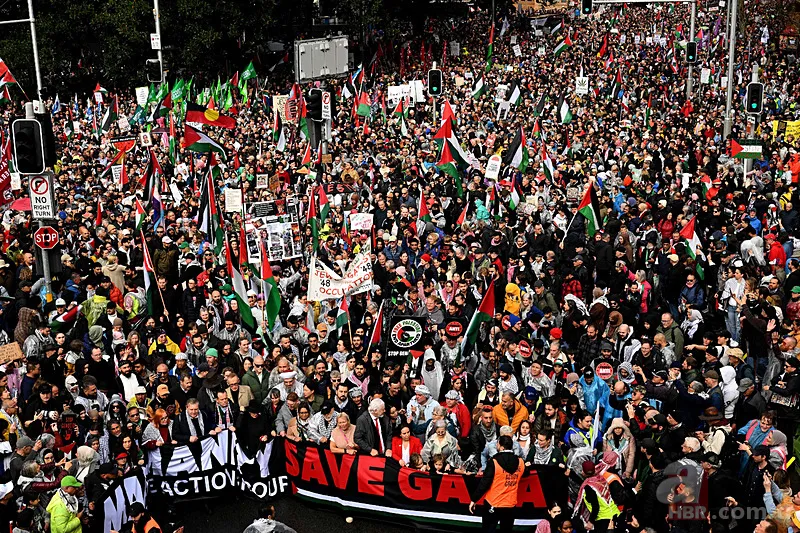 Sydney’de 90 bin kişi İsrail’in Gazze’ye saldırılarını protesto etti: “Soykırım durmalı” 9