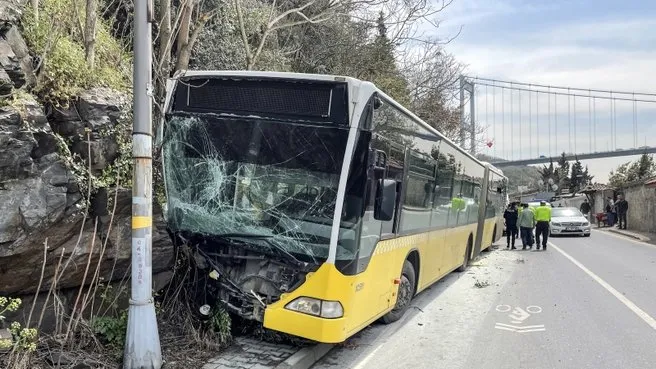 İETT otobüsü Beykoz'da kayalara çarparak durabildi! 5 yolcu yaralandı