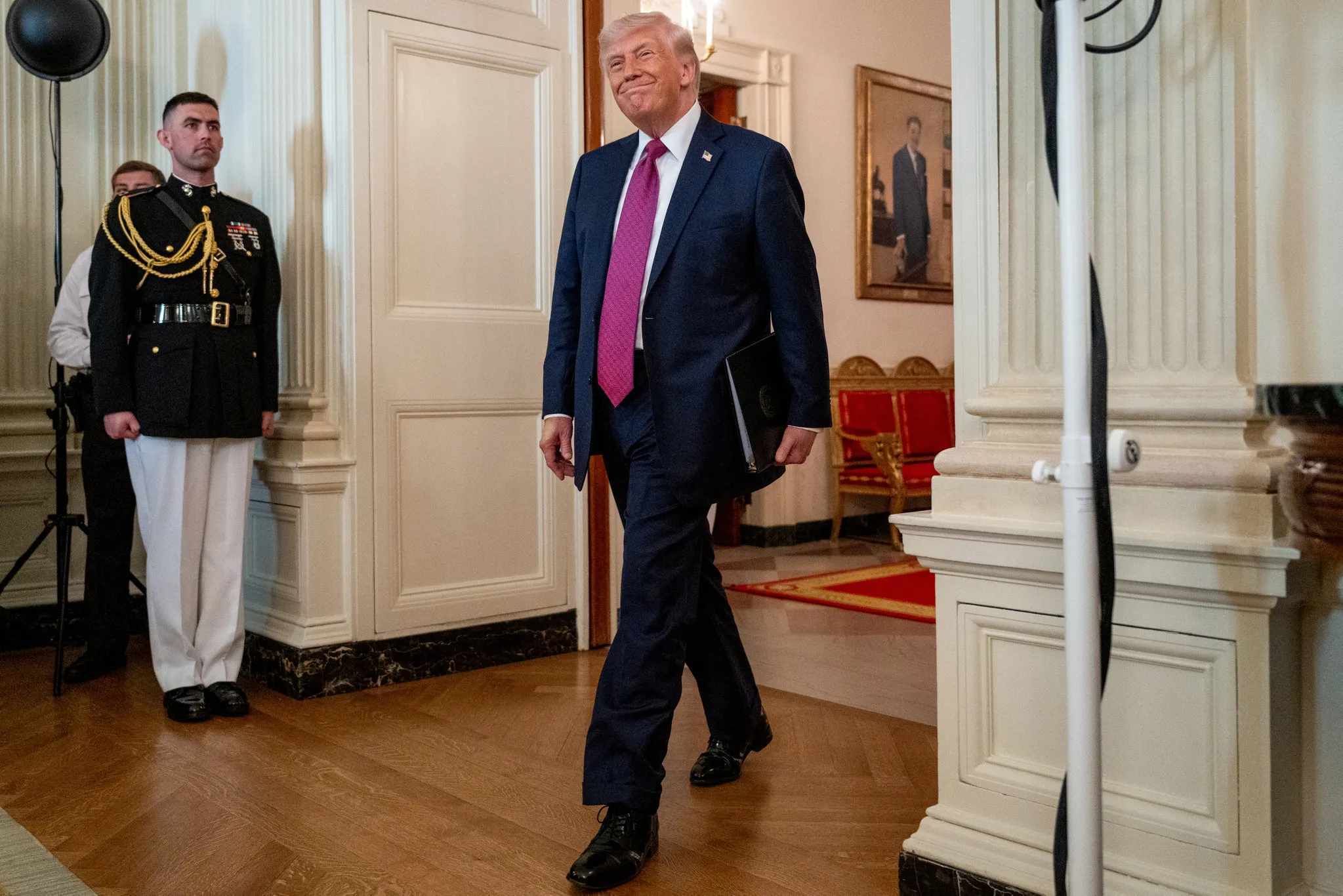 Batı ittifakı çatırdıyor! Avrupa ABD'ye sırtını döndü: Trump’tan peş peşe yaptırımlar