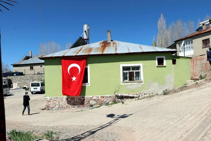 pkk-sehit-yildirim-demiri-vefa-grubunda-yer-aldigi-icin-tehdit-etmis-1589533200162.jpg Hain saldırıda şehit olmuştu! Yıldırım Demir'in PKK tarafından tehdit edildiği ortaya çıktı! - 2