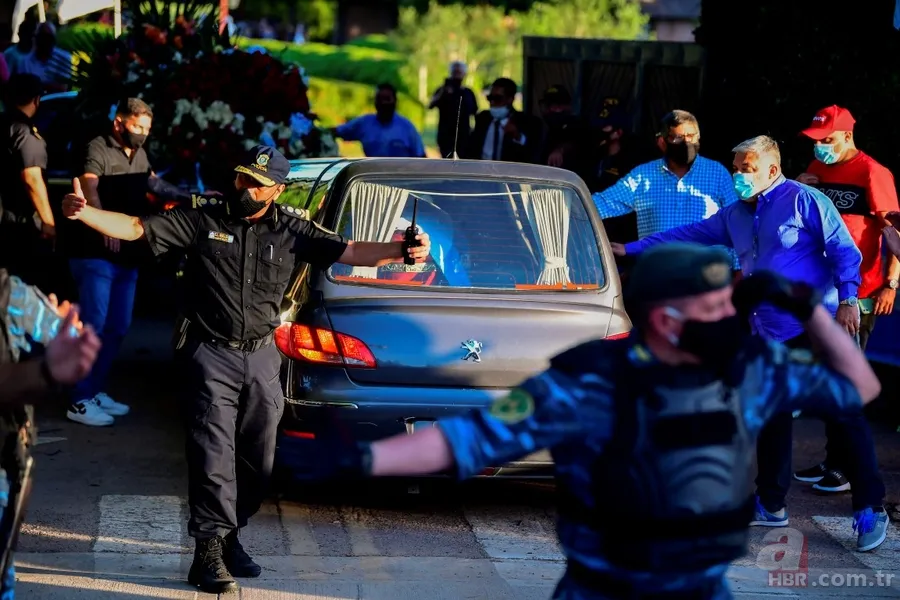 Diego Armando Maradona'nın hayranlarıyla polis arasında arbede | Arjantin'de milyonlar Maradona'ya veda etti... 8