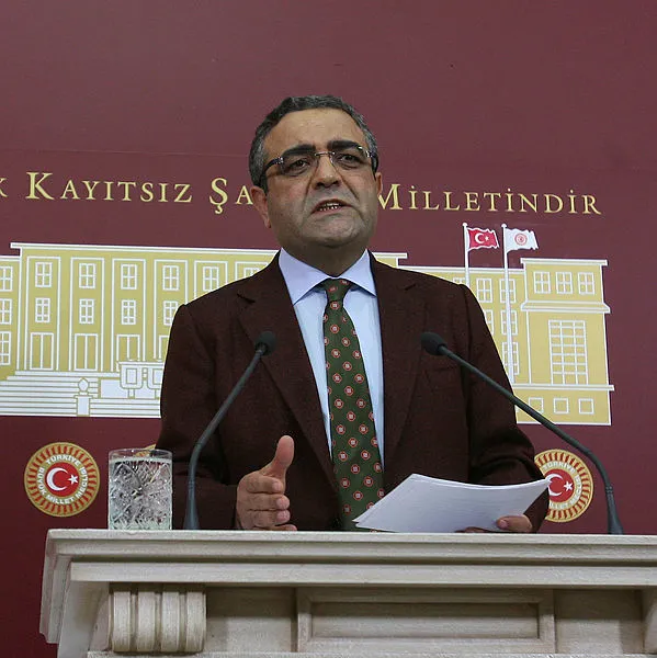 CHP'li Vahap Seçer'in TSK'yı hedef alan sözlerine sert tepki: Yazıklar olsun | Akıllara Sezgin Tanrıkulu'nu getirdi - 4