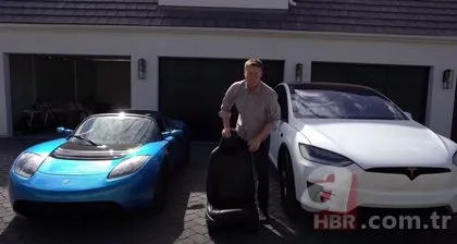 Elon Musk’ın sahibi olduğu Tesla’nın koltuğunu kesip biçtiler! İçinden bakın neler çıktı?