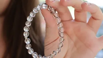 Bebeğinin saç telinden kendine bileklik yaptı! Bir hobiyle başlayan hikayesi gelir kapısına dönüştü