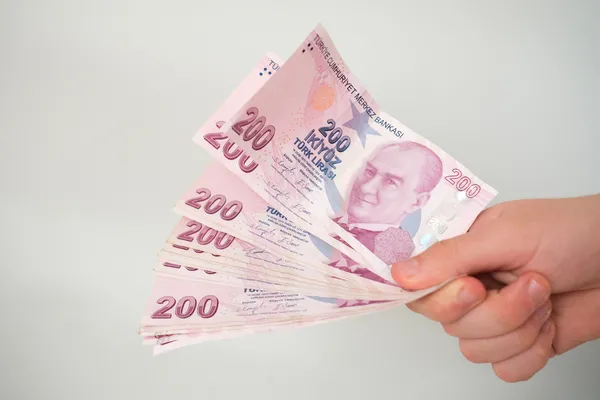 150 bin TL faizsiz evlilik kredisi başvurusu nasıl yapılır? 2 yıl geri ödemesiz evlilik kredisi Meclis’ten geçti mi, şartları neler?