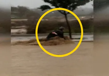 Mersin'de baba-kız sele kapıldı