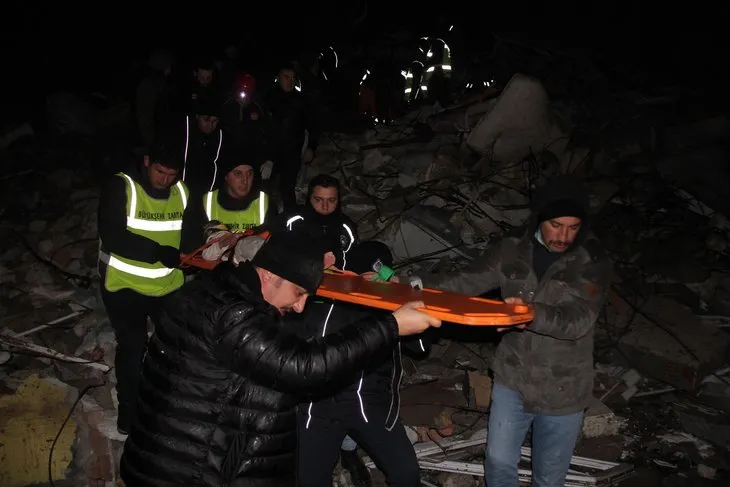 26 saat sonra gelen mucize! 2 küçük çocuk enkazdan sağ olarak kurtarıldı