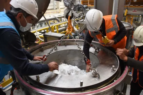 Türkiye’den bir tarihi adım daha! Lityum karbonat üretimi başladı! Yerli otomobilde de kullanılacak