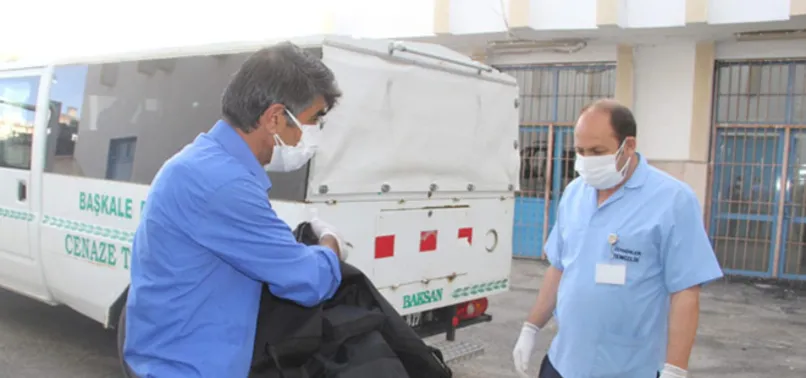 Van'ın İran sınırında toprağa yarı gömülü erkek cesedi bulundu