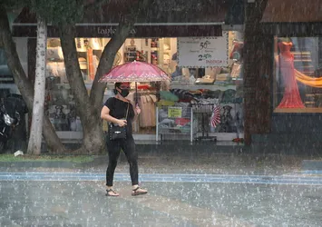 Ankara Valiliği ve Meteoroloji'den sel uyarısı! O illere gök gürültülü sağanak gelecek | İşte 5 günlük hava durumu