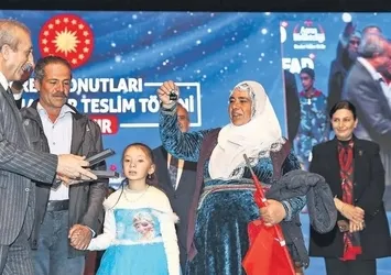 Devlet milletini ayağa kaldırdı! Depremzedelerin konut sevinci