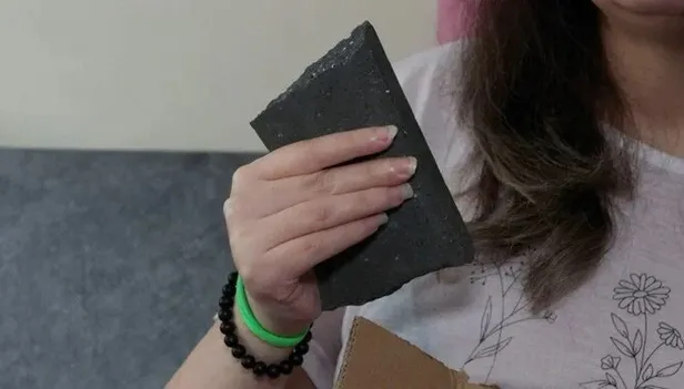 hayaller-kabusa-dondu-gunlerce-para-biriktirdi-paketten-cikan-seye-inanamadi-1709796934378.jpg Hayaller Kabusa Döndü! Günlerce Para Biriktirdi, Paketten Çıkan Şeye İnanamadı! - 1