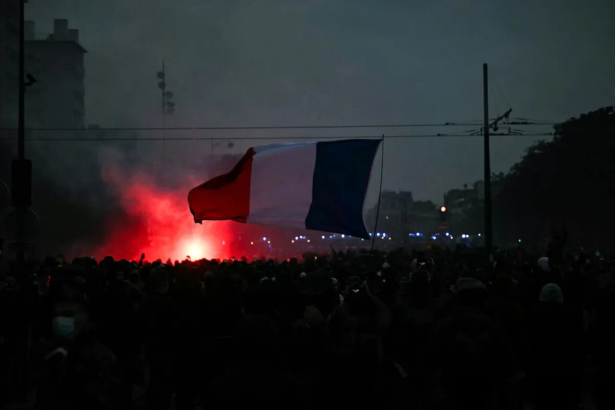 avrupada-yasanan-protesto-dalgasi-sokaklari-karistirdi-1792869187273.jpg Paris’ten Roma’ya büyük kaos! A Haber Avrupa'daki protestoların kalbinde - 1