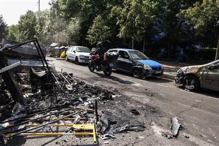 Fransa'da büyük isyan! Araçları alev topuna çevirdiler! 5 günlük sokağa çıkma yasağı