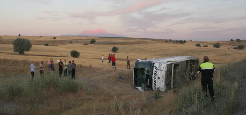 Kayseri'de otobüs şarampole yuvarlandı: 26 yaralı