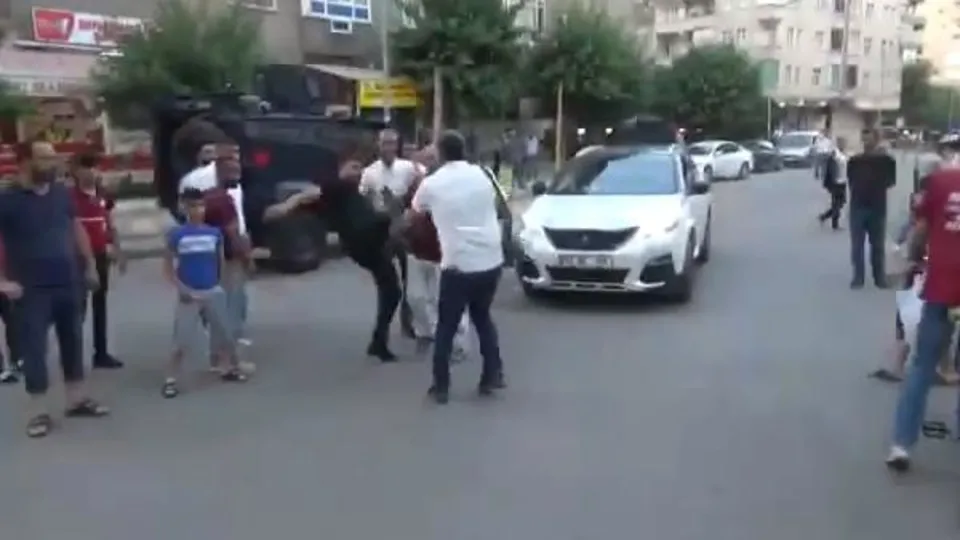 Diyarbakır’da basın mensuplarına şiddet