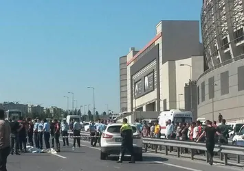 Bayrampaşa'da polis ekibi kaza yaptı