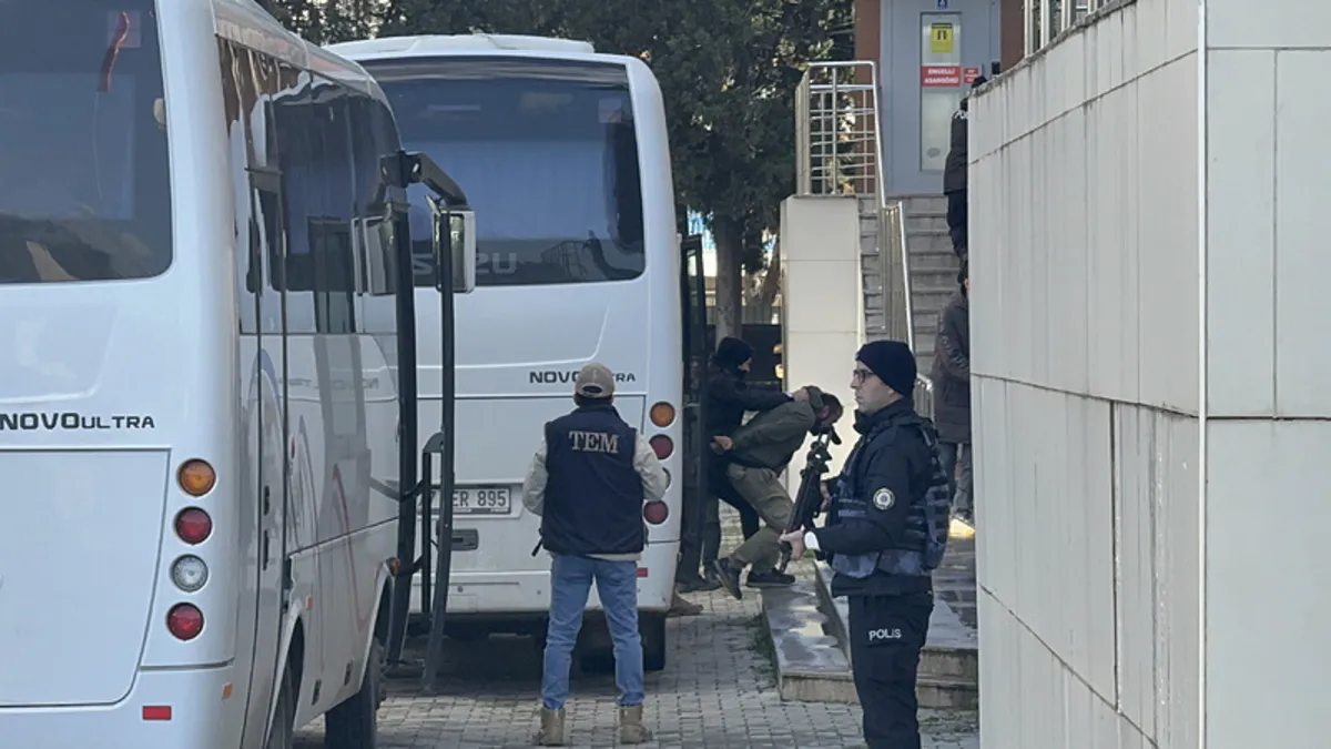 Yalova'da DEAŞ operasyonunda yakalanan 25 şüpheli adliyeye sevk edildi