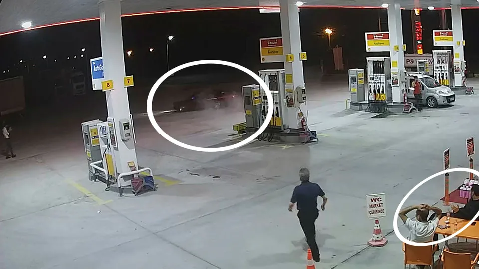 Afyonkarahisar’da akaryakıt istasyonunda tehlikeli hareket! Drift yapan sürücüye 10 bin TL ceza! Olay anı kamerada...