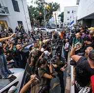 Protestocular Netanyahunun partisi Likudun merkezini bastı