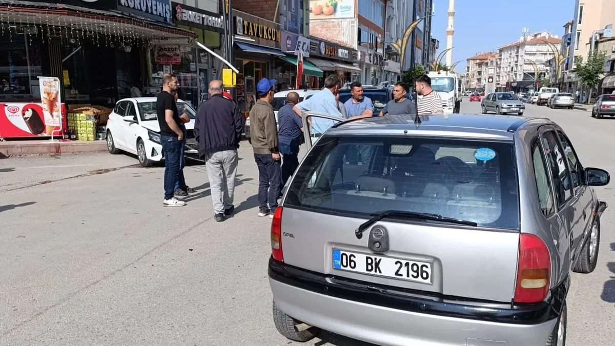 Çorum'da iki otomobil çarpıştı: 4 yaralı