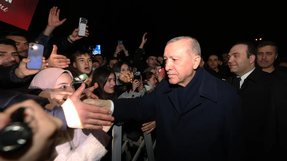 AK Parti Gençlik Kolları'ndan Başkan Erdoğan'a sürpriz: İlle de sen