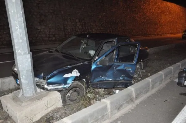 Alkollü sürücüyü kovalayan polis ekibi kaza yaptı: 2 polis yaralı - 1
