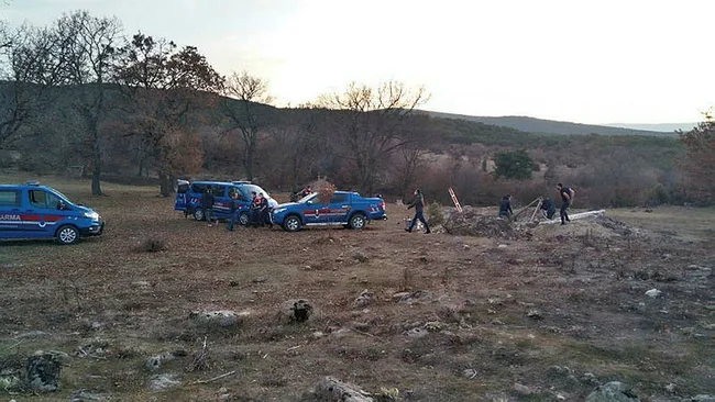 Eskişehir’de kaçak define kazısı yapan 15 kişi 10 dinamit lokumu ile yakalandı