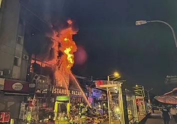 Bursa'da hediyelik eşya satan dükkanın deposu yandı