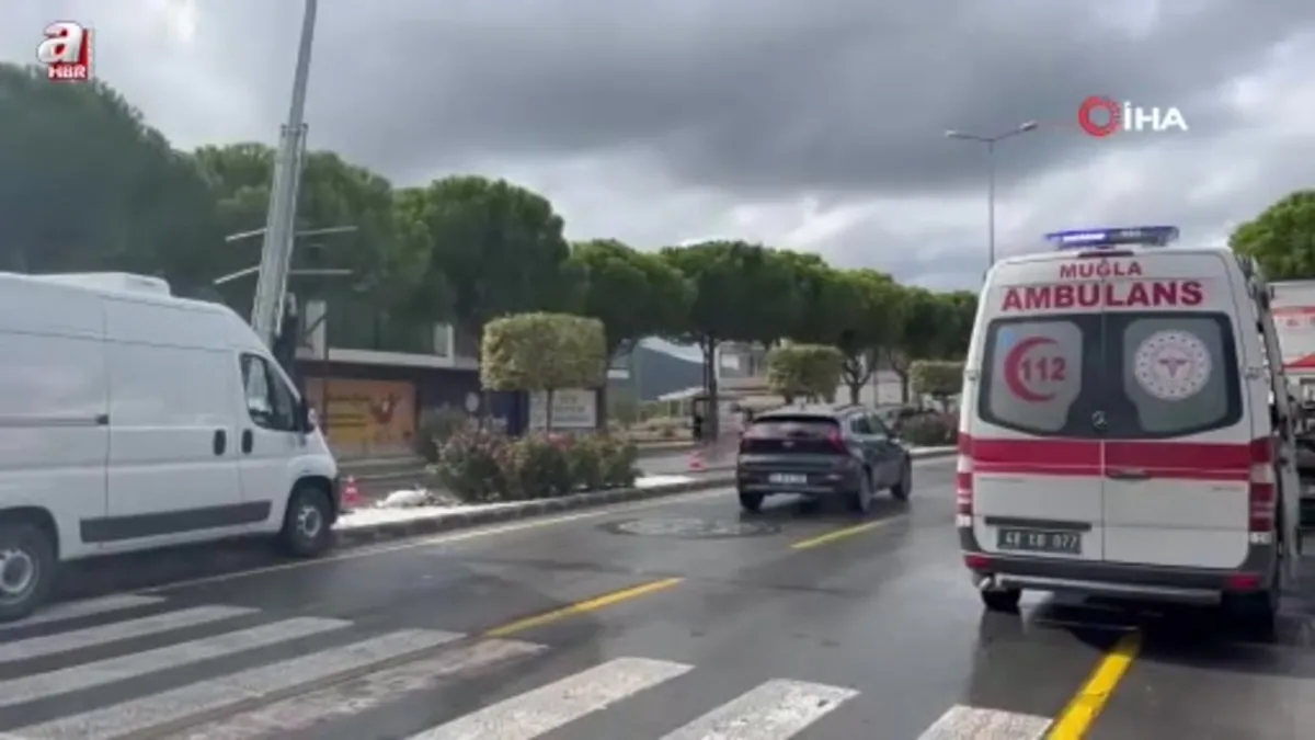 Minibüs direğe çarptı sürücü yaralandı