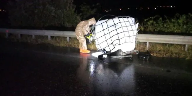 Edirne'de kamyondan düşen varillerde kimyasal inceleme - 2