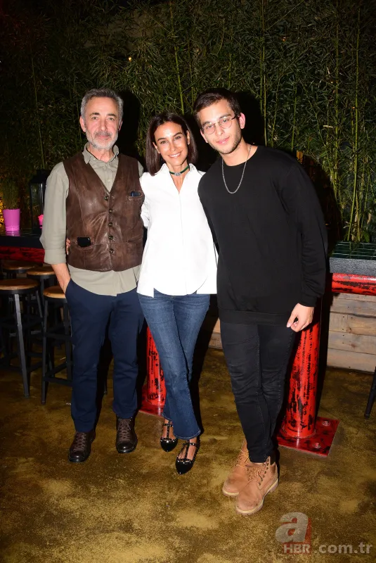 Arzum Onan ve Mehmet Aslantuğ’un oğlu Can Aslantuğ’dan aşk pozu! Gören şaştı kaldı! Hık demiş Arzum Onan’ın burnundan düşmüş! 1