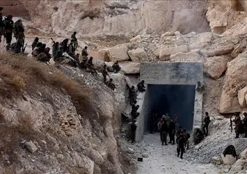 Münbiç'te teröristlerin devasa tünel ağı bulundu! 7 metre yüksekliğinde: Tır girebilecek büyüklükte