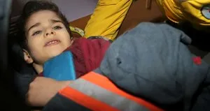 Enkazdan çıkartılan 5 yaşındaki kızın ilk isteği...
