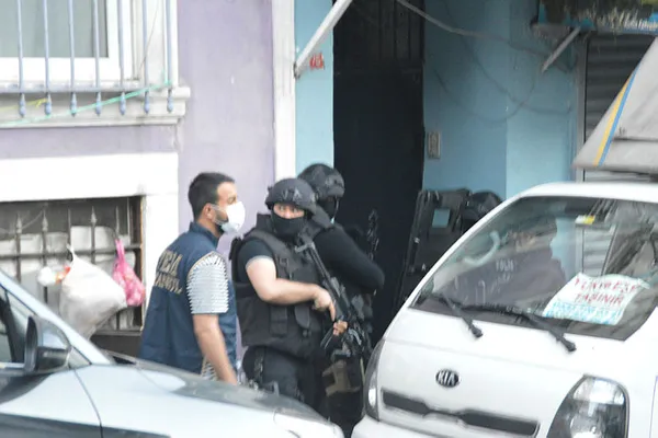 istanbulda-pkkya-yonelik-operasyon-4-kisi-tutuklandi-1623537855036.jpg İstanbul'da PKK'ya yönelik operasyon! 4 kişi tutuklandı - 3
