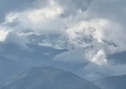 Cilo Dağları beyaza büründü! Yüksekova’nın zirvelerine kar yağdı