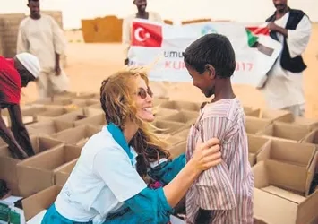 Gamze Özçelik, Arakan için seslendi