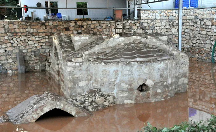 Antalya'da 12'nci yüzyıldan kalma Bizans şapelindeki haç çalındı - 1