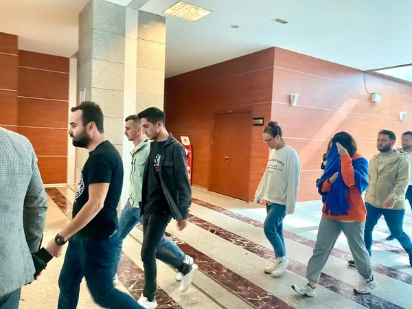 Özel Bayındır Hastanesi’nin şüpheli çalışanları adliyede! Dalga geçerken rahattılar şimdi çekingen