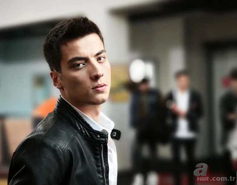 Kardeşlerim’in Sarp’ı Atakan Özkaya sevgilisi herkesi şaşırttı! Gönlünü bakın kime kaptırdı 1