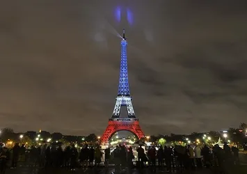 Eyfel Kulesi'ne EURO 2016 düzenlemesi