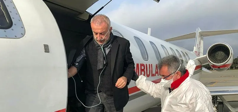 Azerbaycan'da Kovid-19 'a yakalanan iş insanı ambulans uçakla Türkiye'ye getirildi