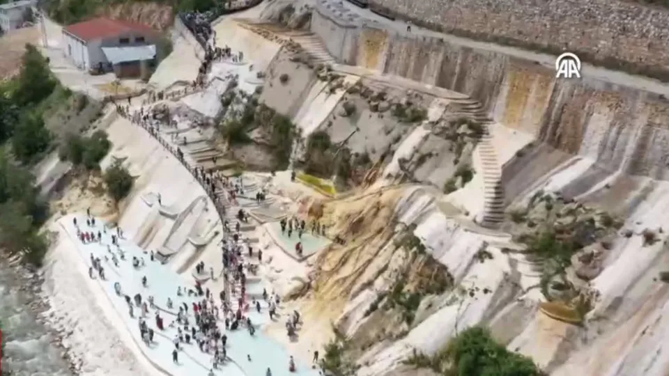 Göksu Travertenleri’ne turist akını