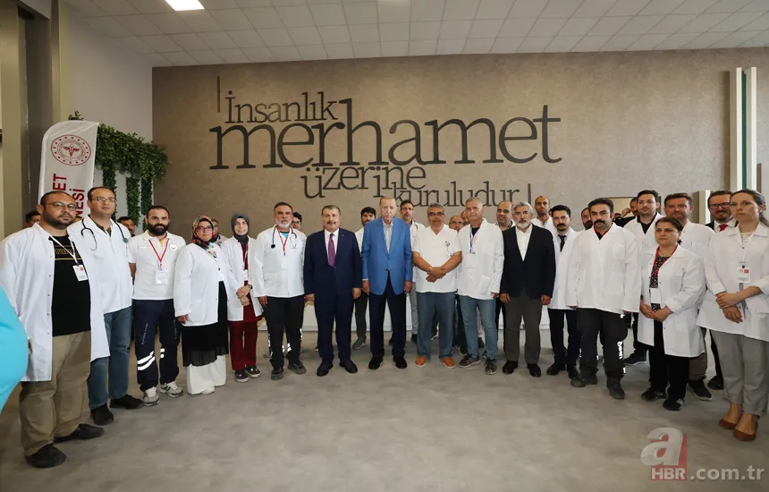 Başkan Erdoğan'dan depremzedeleri hedef alan muhaliflere fotoğraflı mesaj! "İnsanlık Merhamet Üzerine Kuruludur” 1