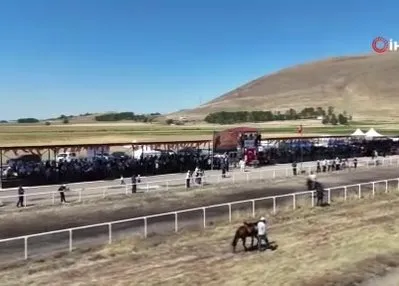 Rahvan at yarışları nefesleri kesti