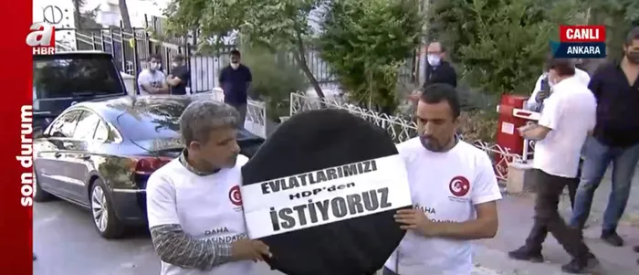 Son dakika: Diyarbakır ailelerinden HDP’ye siyah çelenk