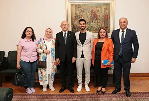 Kılıçdaroğlu makamında ağırlamıştı! FETÖ’cü hain Çetinkaya’dan Fransa’da eylem! Türkiye’ye hadsiz ithamlar...