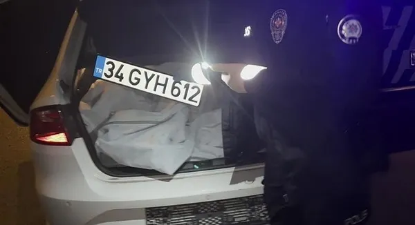 1710644478163.jpeg 'Dur' ihtarına uymadı! İçinden makinalı tüfek çıktı - 1