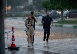 Meteoroloji uyardı! Sağanak yağış tüm yurdu esir alacak! İstanbul’da pazar mesaisine dikkat