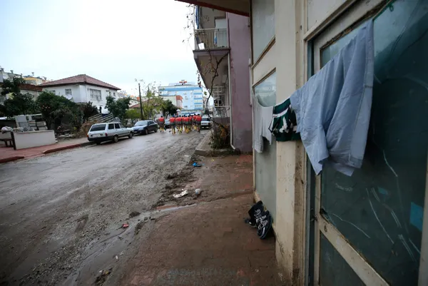 Kumluca'da sel felaketi! Korkunçlar anlar kamerada - 1